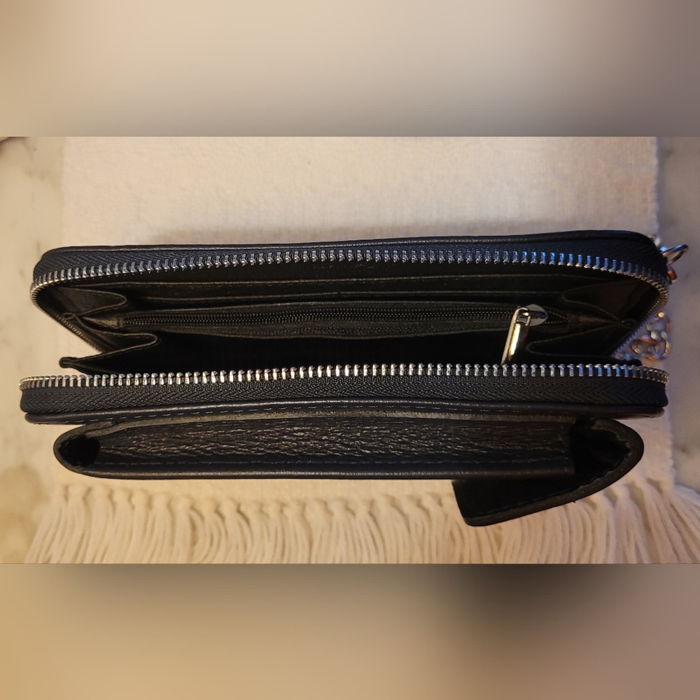 Vera Pelle Black Leather Phone Case with Chain - Picture 4 of 8